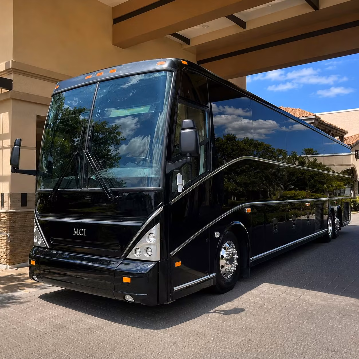 construction crew and worksite shuttle services in the pleasanton area